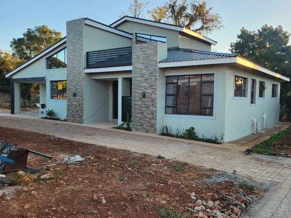 4 Bedroom Flat & Apartment