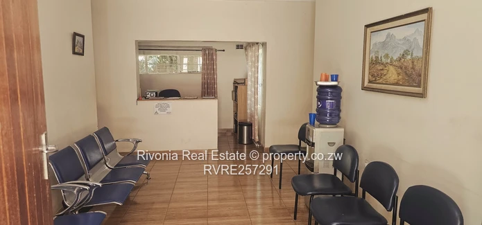 Milton Park 4BR Home/Office — Solar, Tank, En-Suite