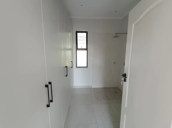 2 Bedroom Flat & Apartment