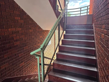 2 Bedroom Flat & Apartment