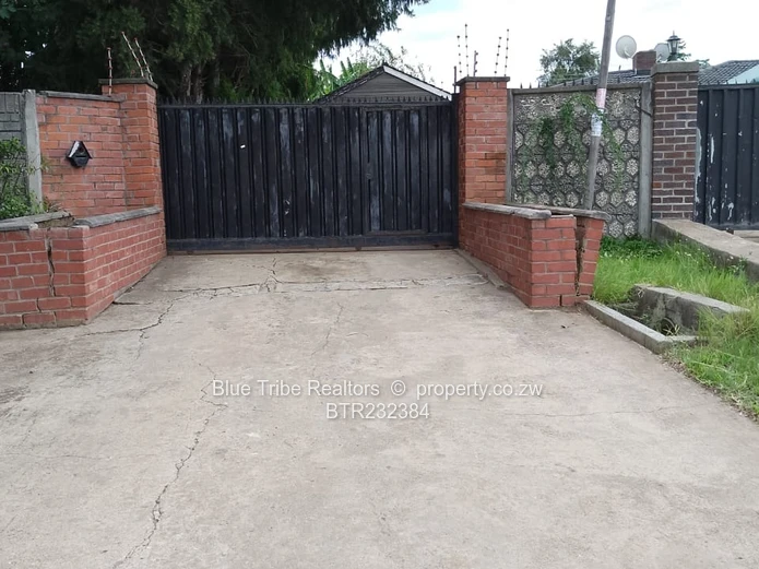 House for sale in Sunridge