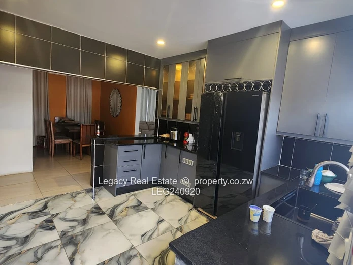 Granary Home with 2 Ensuites, Solar & Borehole