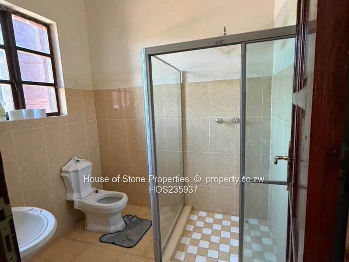 Hogerty Hill: Grand 8-Bed Mansion with Pool