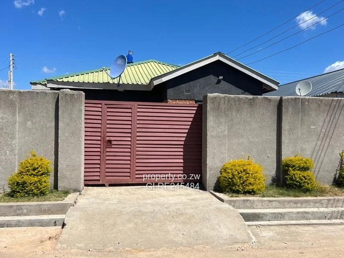 Paved, Walled 4-Bed Home with En-suite & Garden, Ruwa