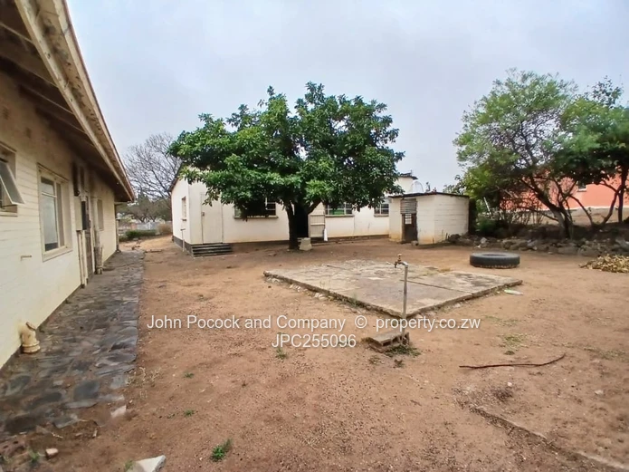 ESTABLISHED BURNSIDE | 4,048 m² | HOME & INVESTMENT OPPORTUNITY