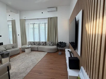 4 Bedroom Flat & Apartment