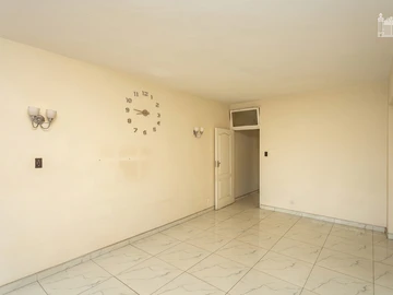 2 Bedroom Flat & Apartment