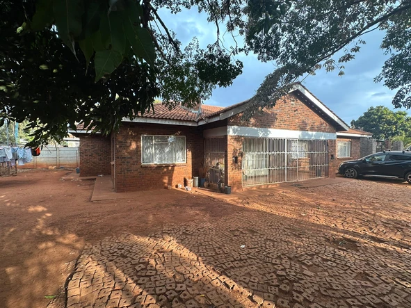 Spacious 4-Bedroom Family Home in Desirable Westgate!