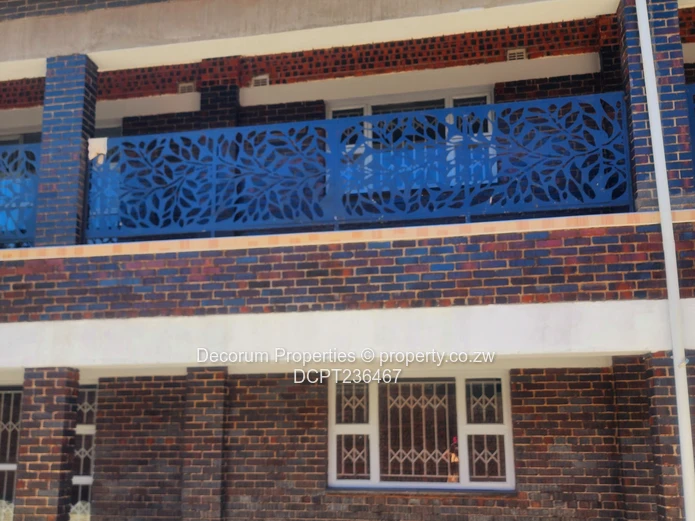 Westlea 2beds flat to let