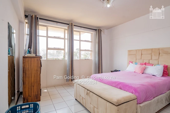 Riviera Court! A Stone Throw Away From Fife Avenue Shops!