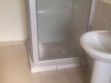 2 Bedroom Flat & Apartment