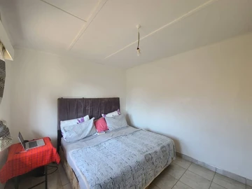 2 Bedroom Flat & Apartment