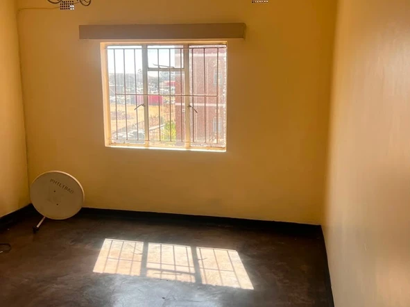 2 Bedroom Flat & Apartment