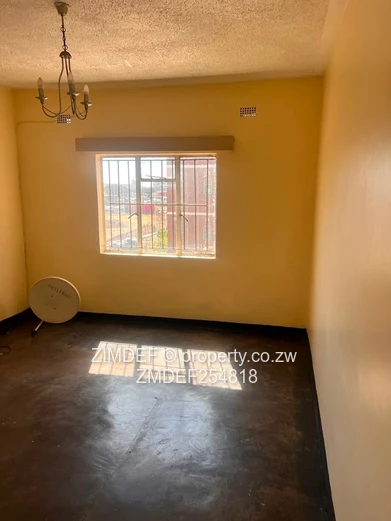 Bright 2-Bed Furnished Flat with Secure Windows — Willowvale (Sole Mandate)