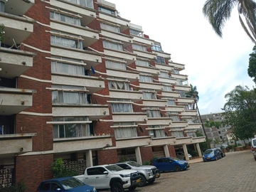 2 Bedroom Flat & Apartment