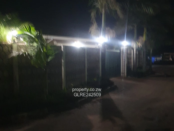 5-Bed Budiriro House -  Bath & En-suite