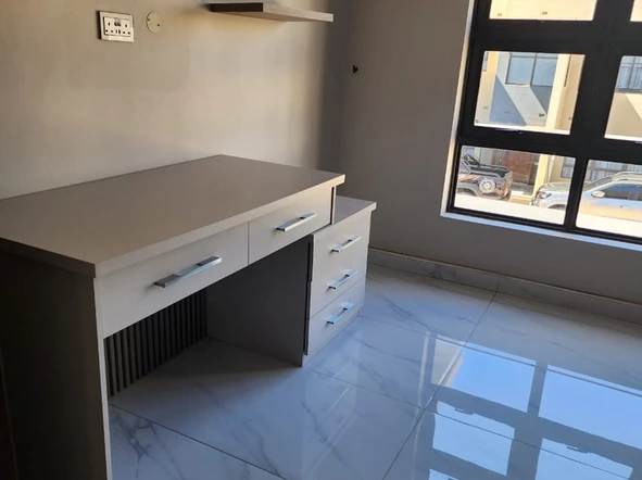 3 Bedroom Flat & Apartment