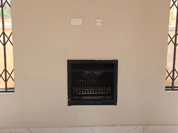 4 Bedroom Flat & Apartment