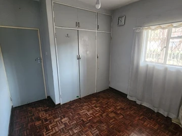 2 Bedroom Flat & Apartment
