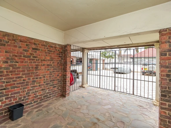 3 Bedroom Flat & Apartment