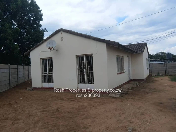 Renovated 3-Bed House in Msasa Park — Garden & Tank
