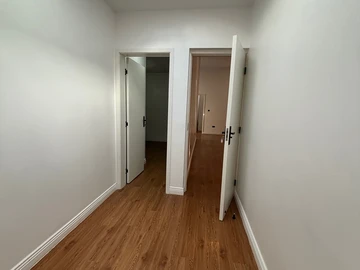 4 Bedroom Flat & Apartment
