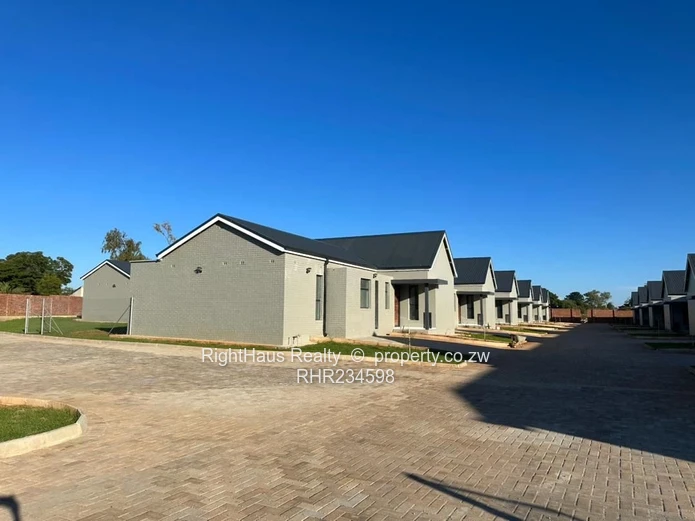 Secure And Convenient : 3 Bedroomed Apartment In Bluffhill