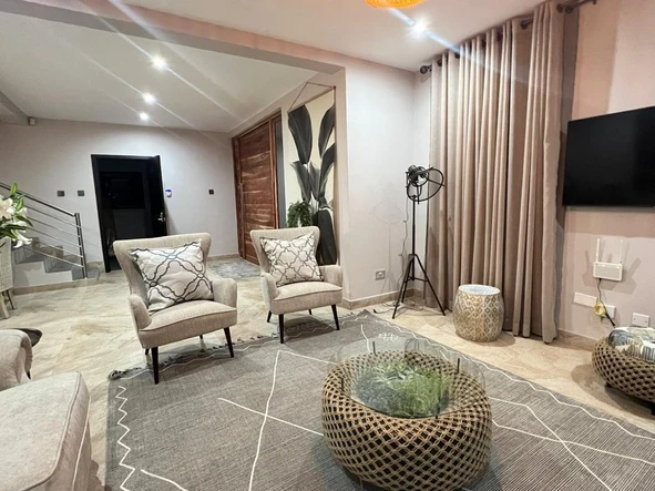 3 Bedroom Flat & Apartment