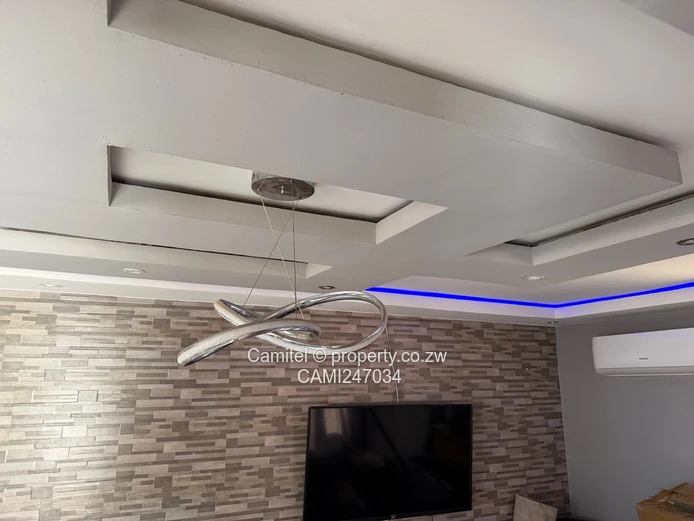 Stylish 2-Bed Arlington Cottage — Borehole & Modern Kitchen