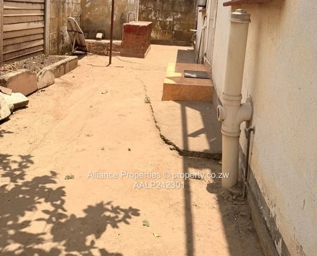 4 Bedroom House for Sale in Warren Park D – Title Deeds Available