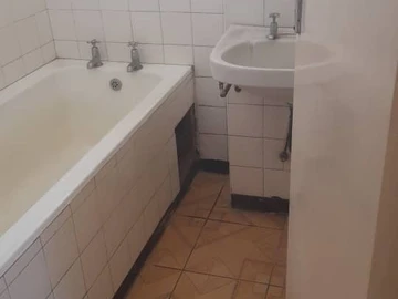 2 Bedroom Flat & Apartment