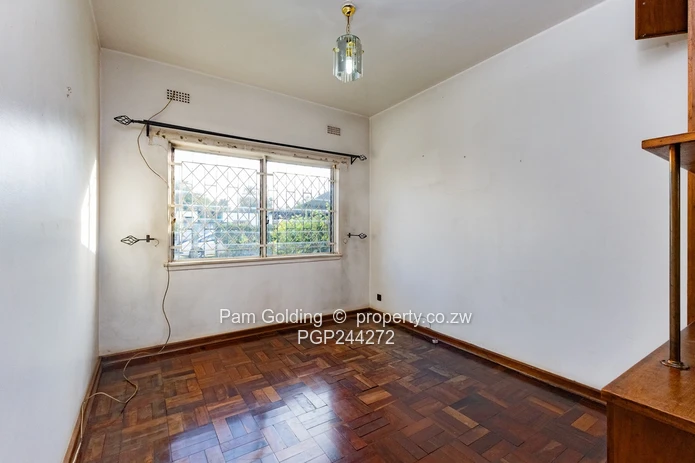 3 Bedroom Duplex Flat for Sale in Eastlea