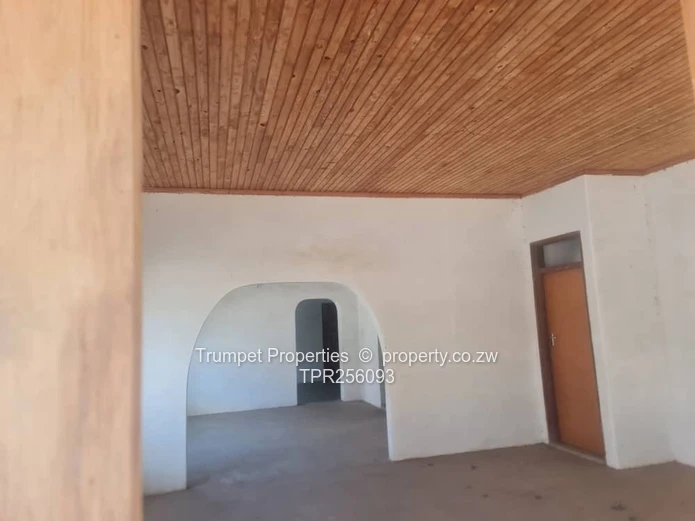 Spacious 5-Bed Double-Storey Home in Old Windsor Ruwa, Title deeds