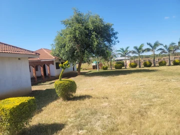 Incomplete big house with modern designs in Kadoma.