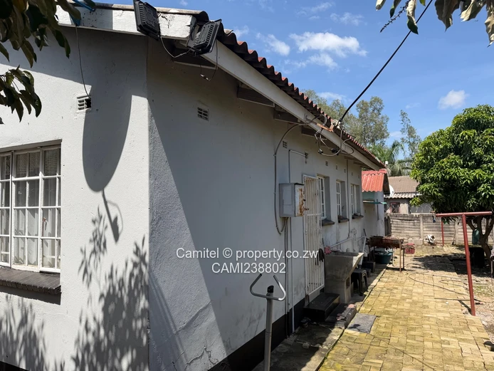 2 bedroomed main en-suite in Waterfalls near waterfalls shops (Sole Mandate)