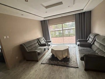 6 Bedroom House