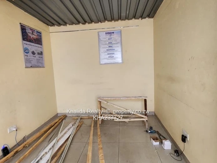 Eastlea commercial space to let