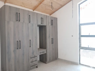 4 Bedroom Flat & Apartment