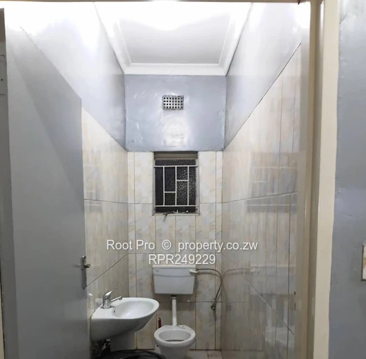GLEN NORAH B HOUSE FOR SALE – USD 62,000 Situated on a corner stand measuring 250m², this well-maint