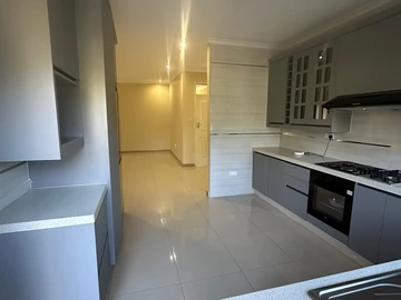 6 Bedroom Flat & Apartment