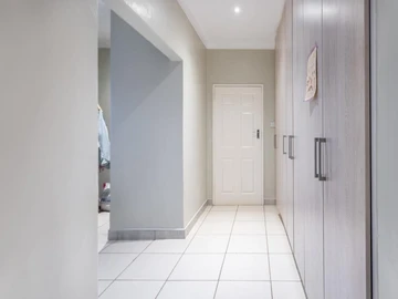 4 Bedroom Flat & Apartment