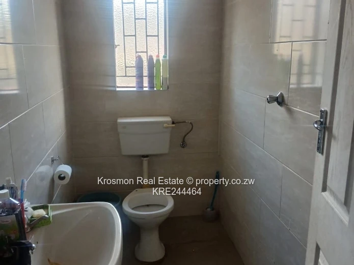 Marondera: Walled 3-Bed Home 