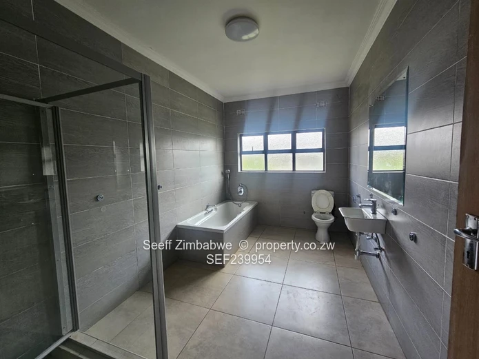 Elegant Three-Bedroom Contemporary Residence in Fairview, Mount Hampden