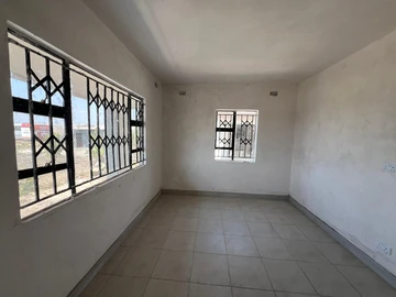 2 Bedroom Flat & Apartment
