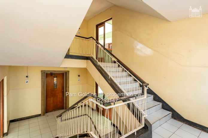 Avenues 1 bed flat for Sale  (Sole Mandate)
