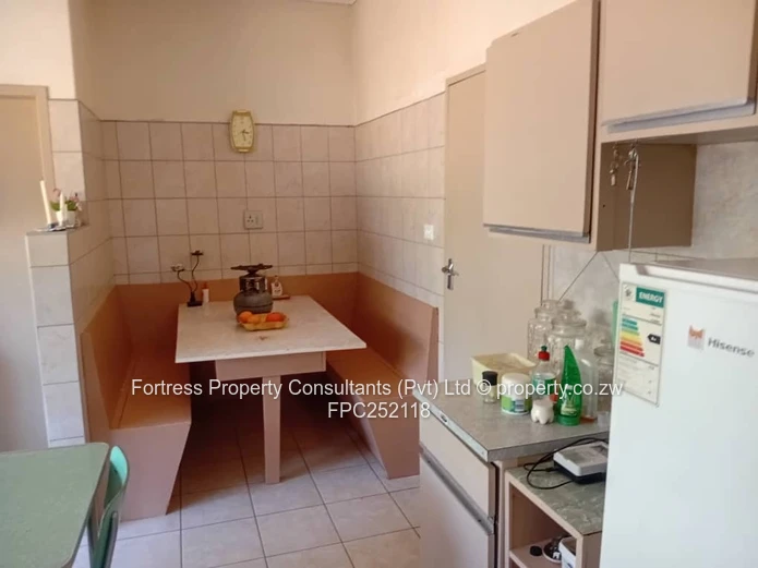 Spacious 3-Bed Home on 9 136m² with Massive Re-Development Potential