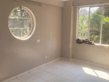 2 Bedroom Flat & Apartment