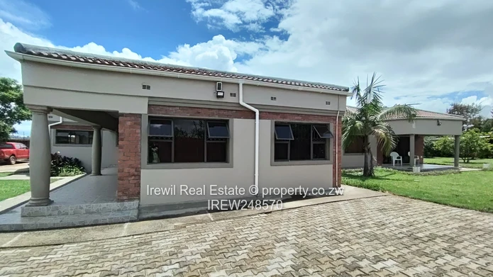4-Bed Pomona Home with Spacious Living Areas