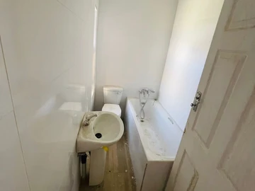 2 Bedroom Flat & Apartment