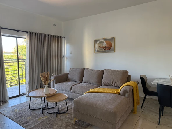 2 Bedroom Flat & Apartment